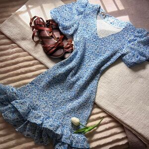 TCEC | S — blue and white ditsy floral bodycon midi dress